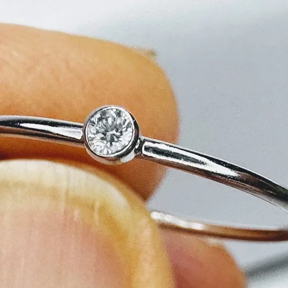 14K white gold 0.03ct G/VS2 round brilliant Solitaire Diamond stackable ring sz6 - Picture 4 of 7